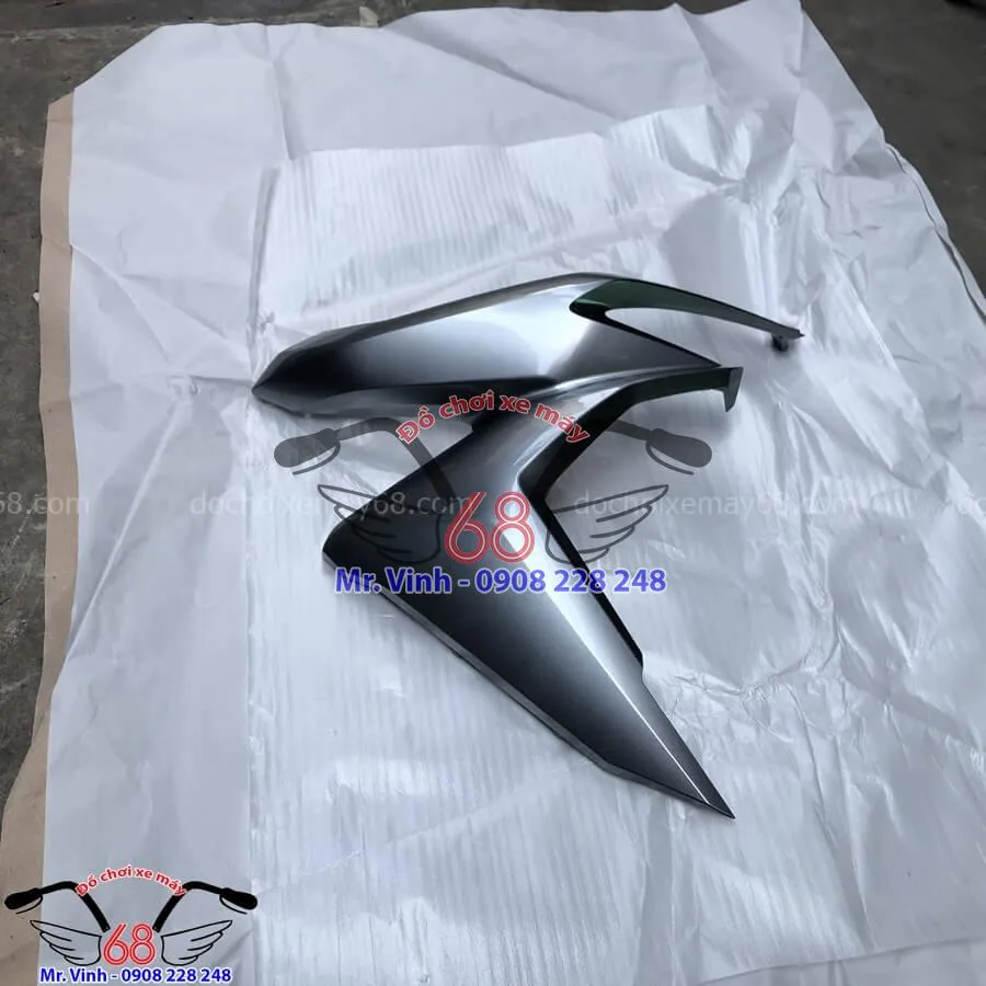 Cánh gà phải màu bạc xe vario 2109